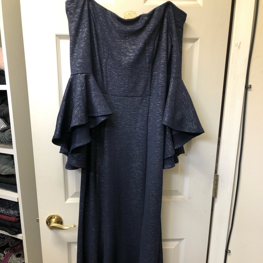 Navy mermaid style dress. Size 6. Brand new